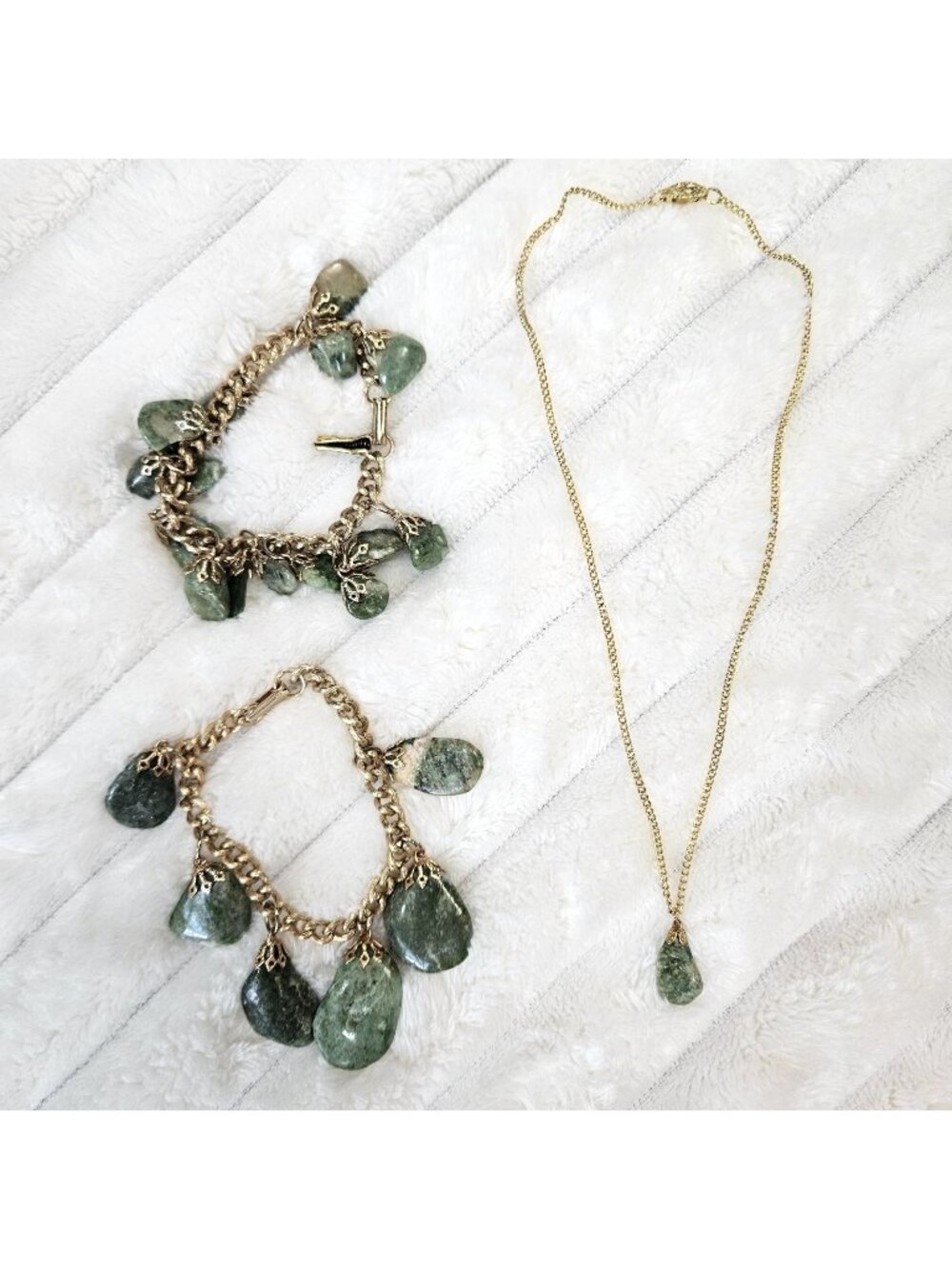 VTG Necklace & Charm Bracelets Green Snowflake Epidote Chai Gold Tone Lot of 3